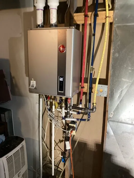 Tankless water heater with copper plumbing connections